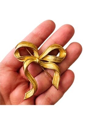 Scarce Vintage 1980s Signed Christian Dior Gold Plated BOW Ribbon Brooch Pin 2”
